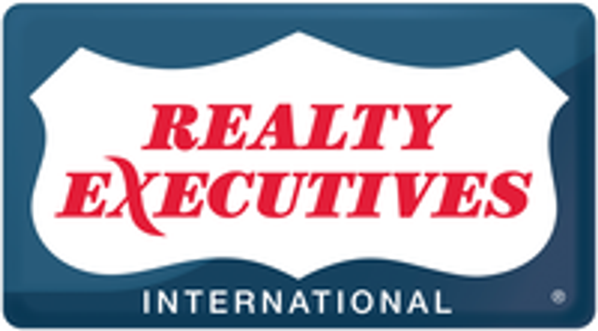 Photo for Leigh Anne Sirna, Listing Agent at Realty Executives