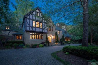 Photo for Laura Livaudais, Listing Agent at IVESTER JACKSON BLACKSTREAM LLC