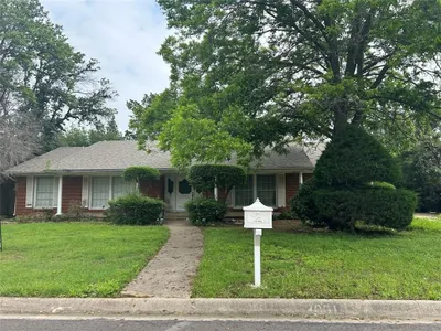 Photo for Lisa Uselton, Listing Agent at Pine & Beckett, Realtors