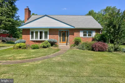 Photo for Karen Parr, Listing Agent at RE/MAX Solutions