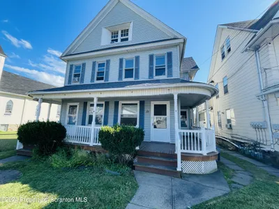 Photo for Quanesia Dixon, Listing Agent at LUXE Homes Real Estate LLC