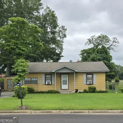 Photo for LaShonda Jones, Listing Agent at Homesmart Realty Partners