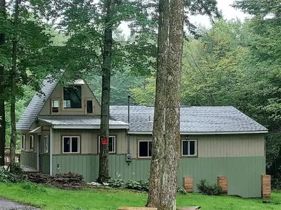 Photo for Nichole M Sharp, Listing Agent at WARREN REAL ESTATE (FRONT STREET)